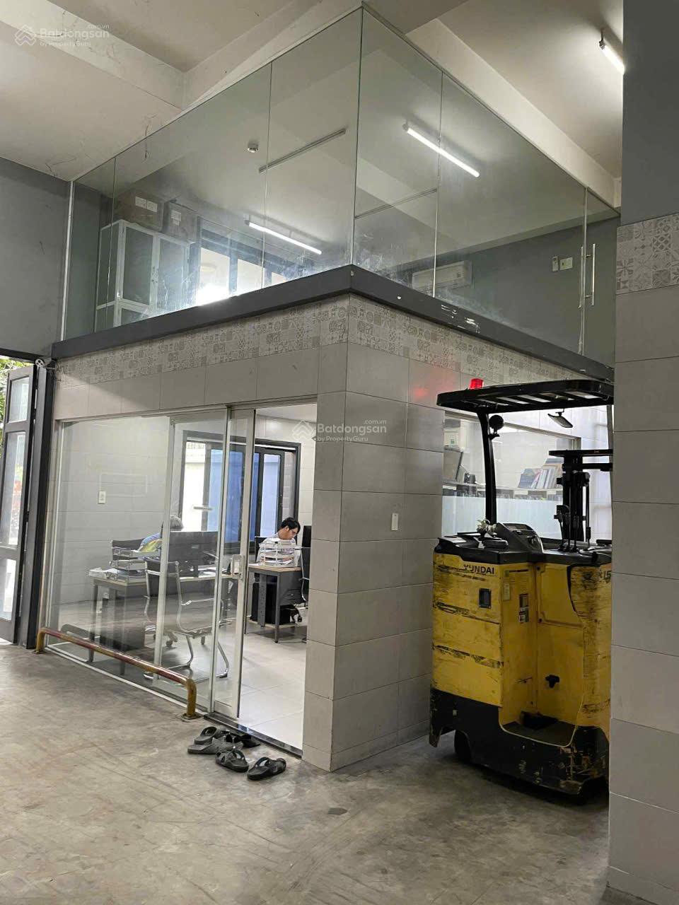 Cho thuê tòa nhà VP Kha Vạn Cân DT 1.235m2, có thang máy, 1 trệt 1 lầu - Giá thuê 200tr/tháng