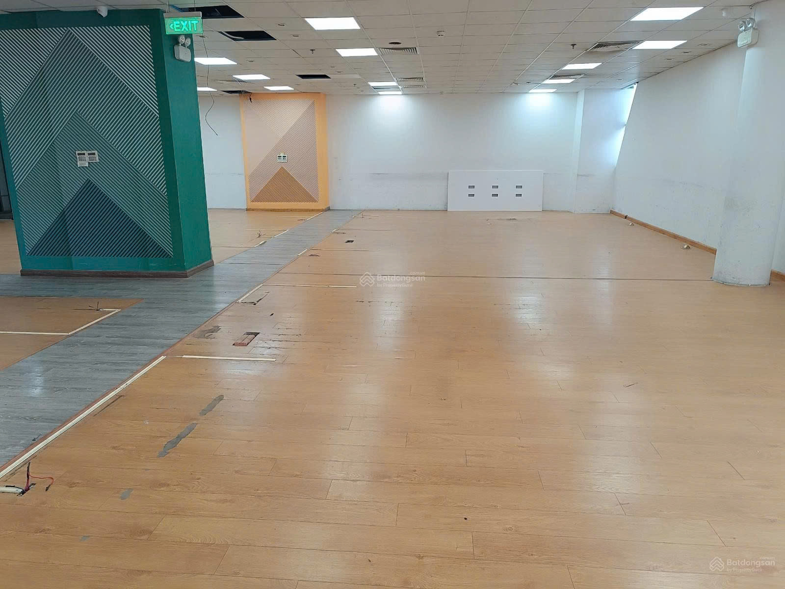 Cho thuê văn phòng The Golden Palm Lê Văn Lương, khoảng 80 triệu/ tháng  ( hơn 217m2)