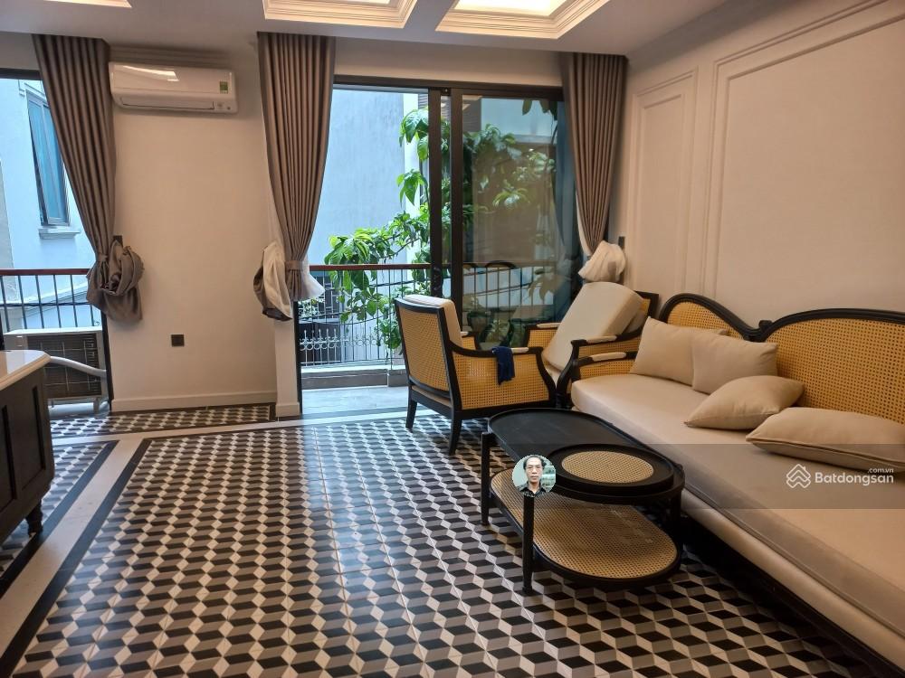 Hiếm! Nhà mặt phố Cầu Giấy, gần ngã 5 chỉ nhỉnh 300tr/m2: 197m2 - 9T - phố vip 8 làn xe ô tô - KDSU