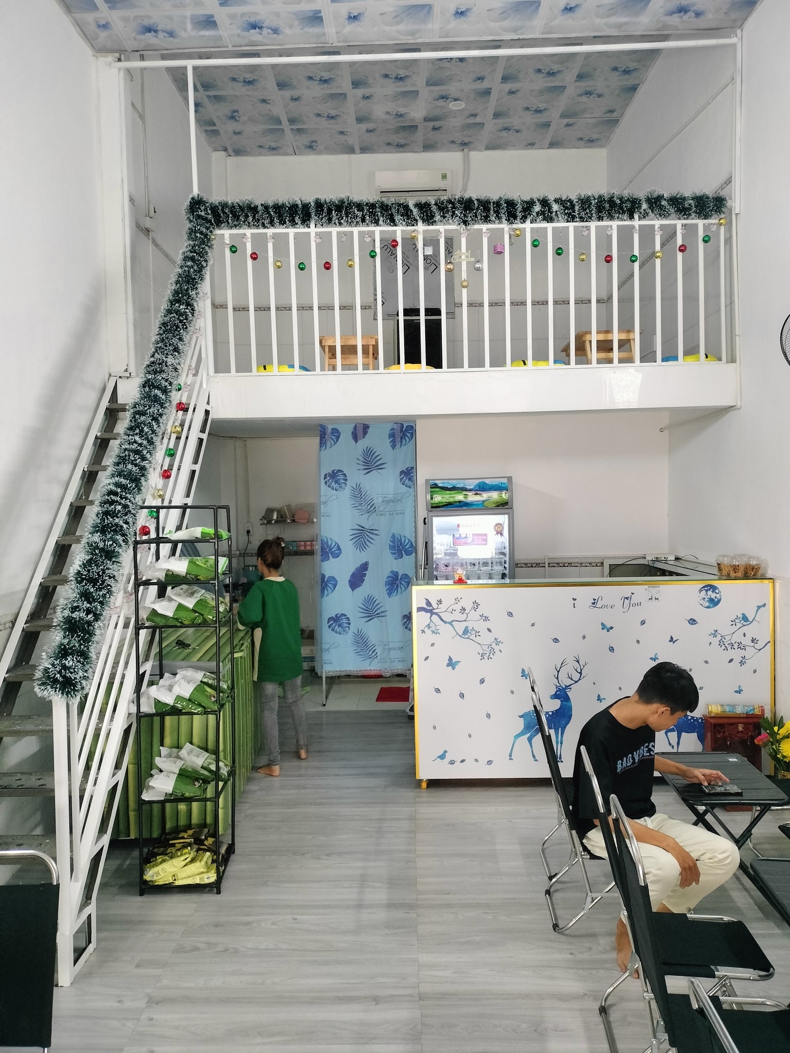 Cần sang quán, vị trí đẹp - đối diện cây xăng Thạnh Hội, Phường Thái Hoà, TP Tân Uyên, Bình Dương.