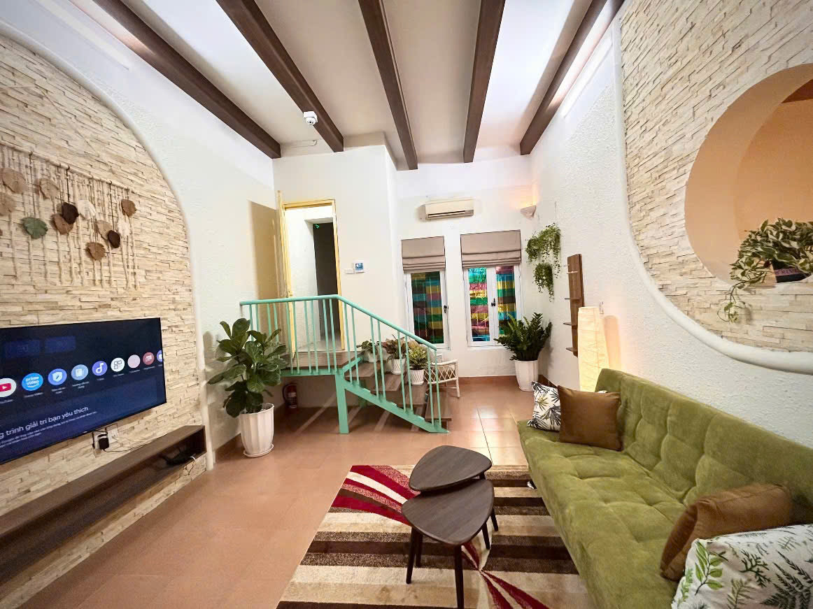 SANG NHƯỢNG GẤP HOMESTAY MẶT PHỐ QUÁN THÁNH – BA ĐÌNH NHÀ ĐẸP, ĐANG KINH DOANH TỐT – CÓ SẴN LỢI NHUẬN KHÁCH ĐẶT TRƯỚC