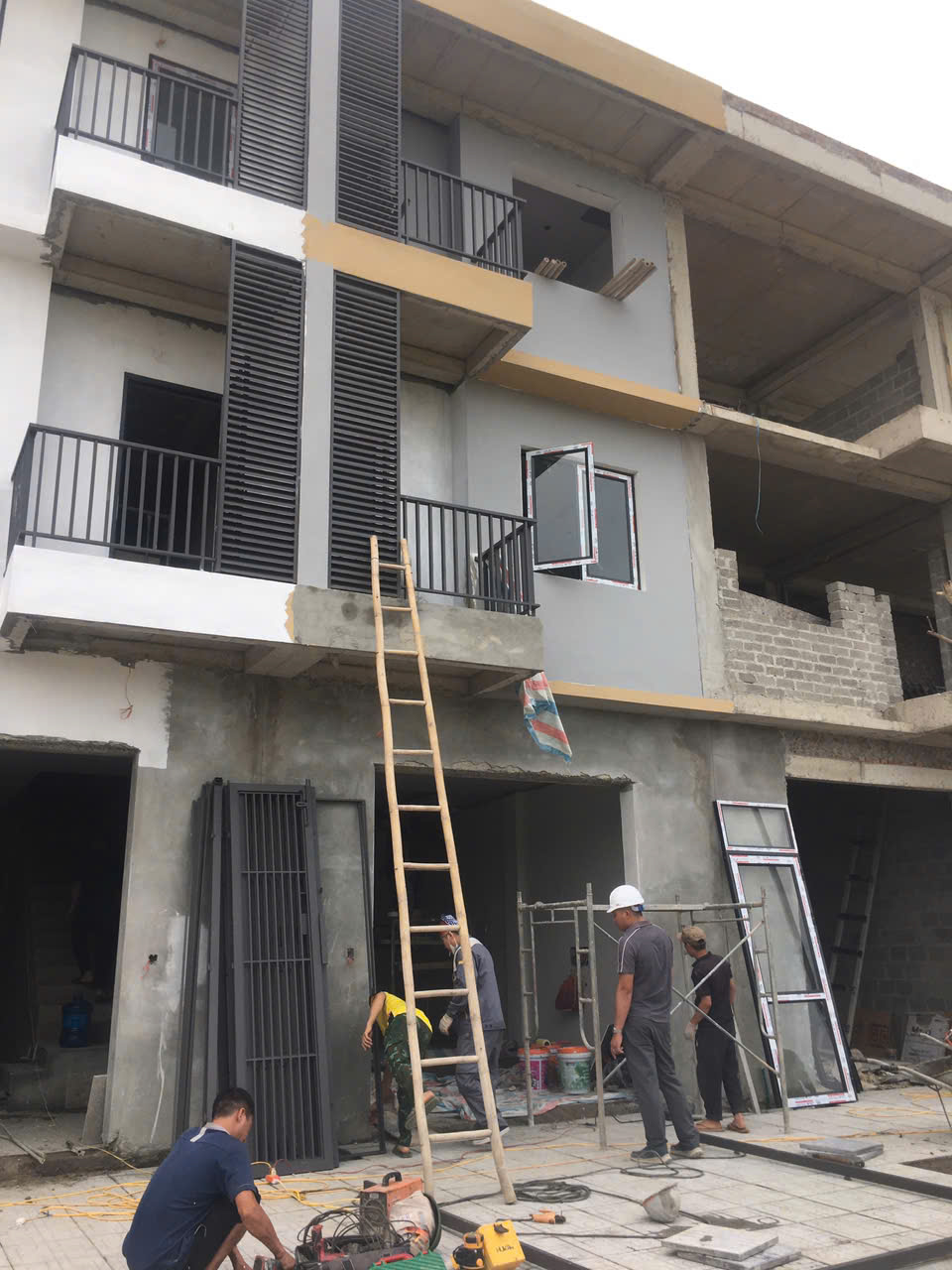 CỨ NGHĨ LÀ BIỆT THỰ CHỤC TỶ - HÓA RA LÀ NHÀ Ở XÃ HỘI CHỈ TỪ 70 TRIỆU!