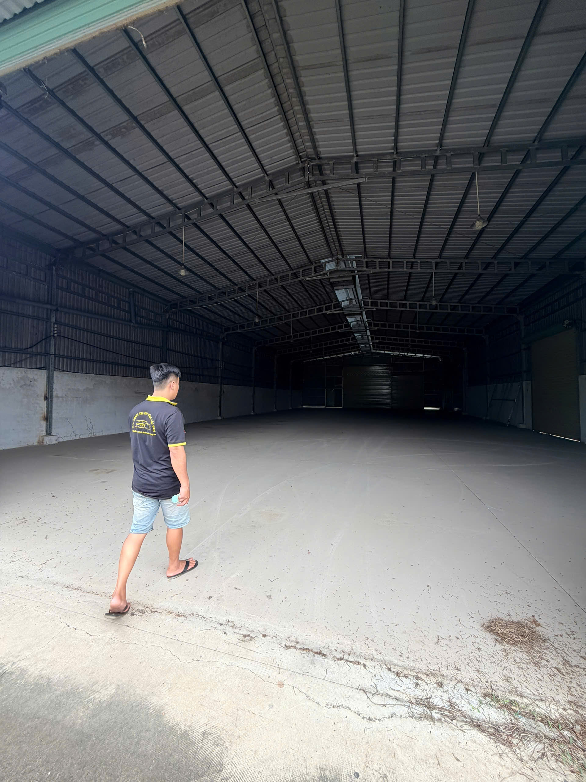 NHÀ XƯỞNG MẶT TIỀN ĐT748 – 1.306M² – THỔ CƯ 600M² – XE CONTAINER RA VÀO THOẢI MÁI