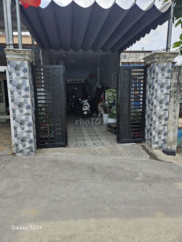 Bán nhà gác lửng 108m2, hẻm xe công, sân xe tải tại TP Dĩ An.