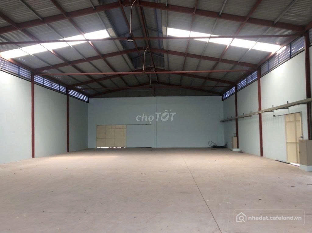 BÁN XƯỞNG SẢN XUẤT 1.800M² GẦN KCN GIA THUẬN – HẠ TẦNG HOÀN THIỆN – CÓ NHÀ XƯỞNG, CĂN TIN, NHÀ Ở VÀ 16 PHÒNG TRỌ – GIÁ CHỈ 30 TỶ