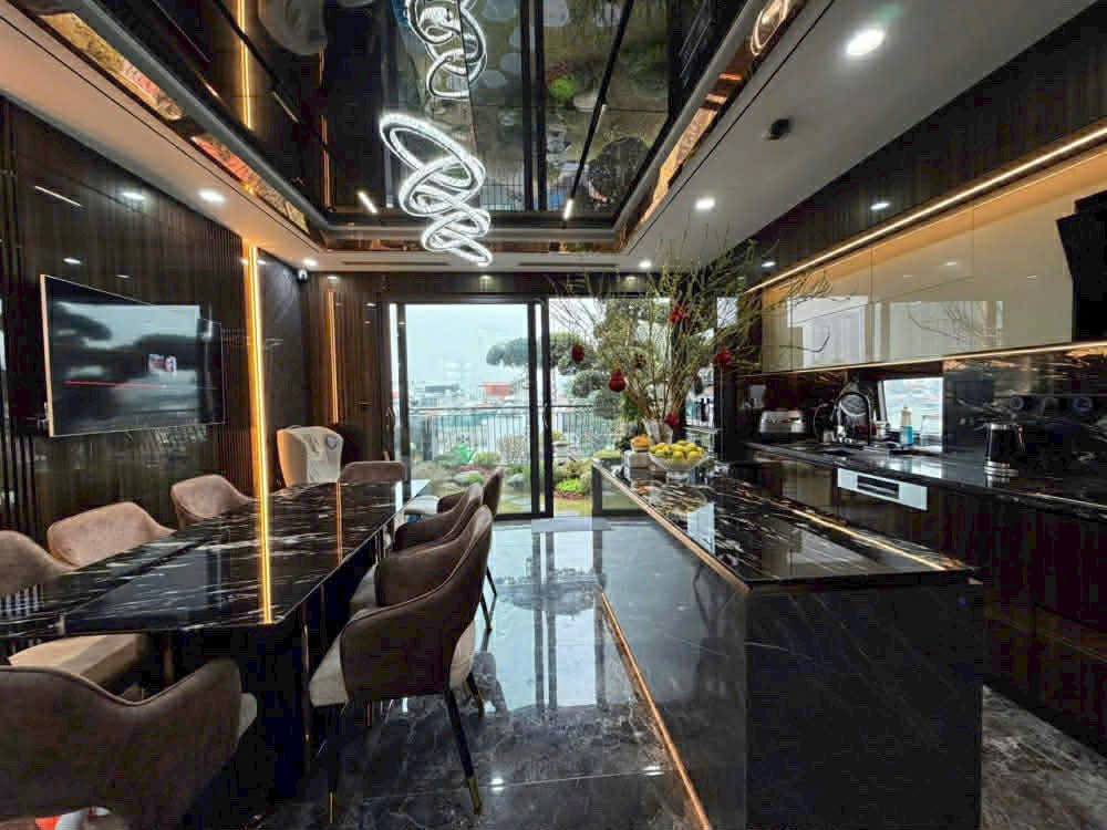 LÔ GÓC ĐẲNG CẤP PHỐ CỔ – THANG MÁY CAO CẤP – 10M RA PHỐ – NỘI THẤT TIỀN TỶ – HIẾM NHÀ BÁN