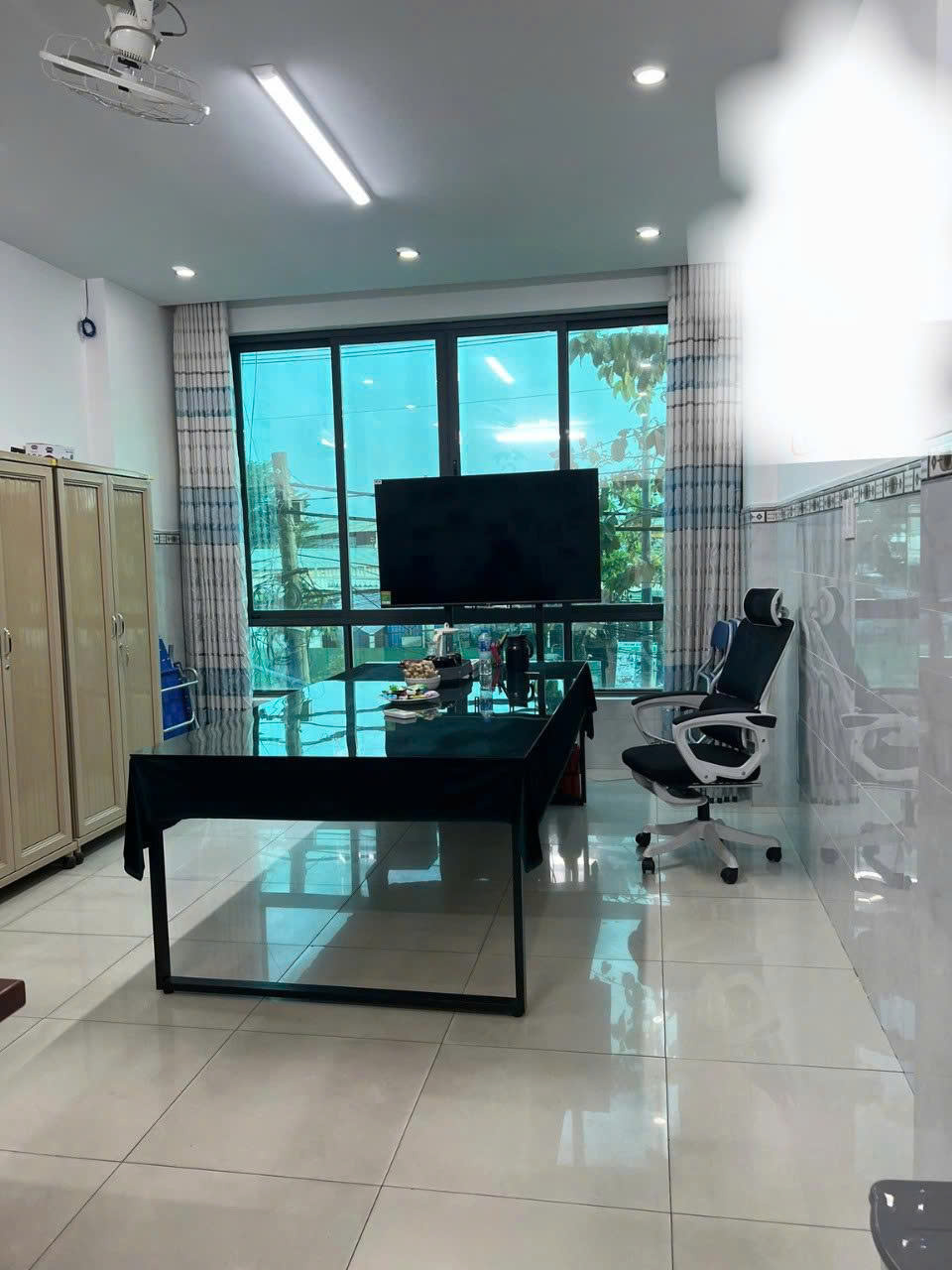 Cho thuê nhà nguyên căn 4 tầng + sân thượng, vị trí đẹp gần Hoàng Diệu 2 – Vincom Thủ Đức