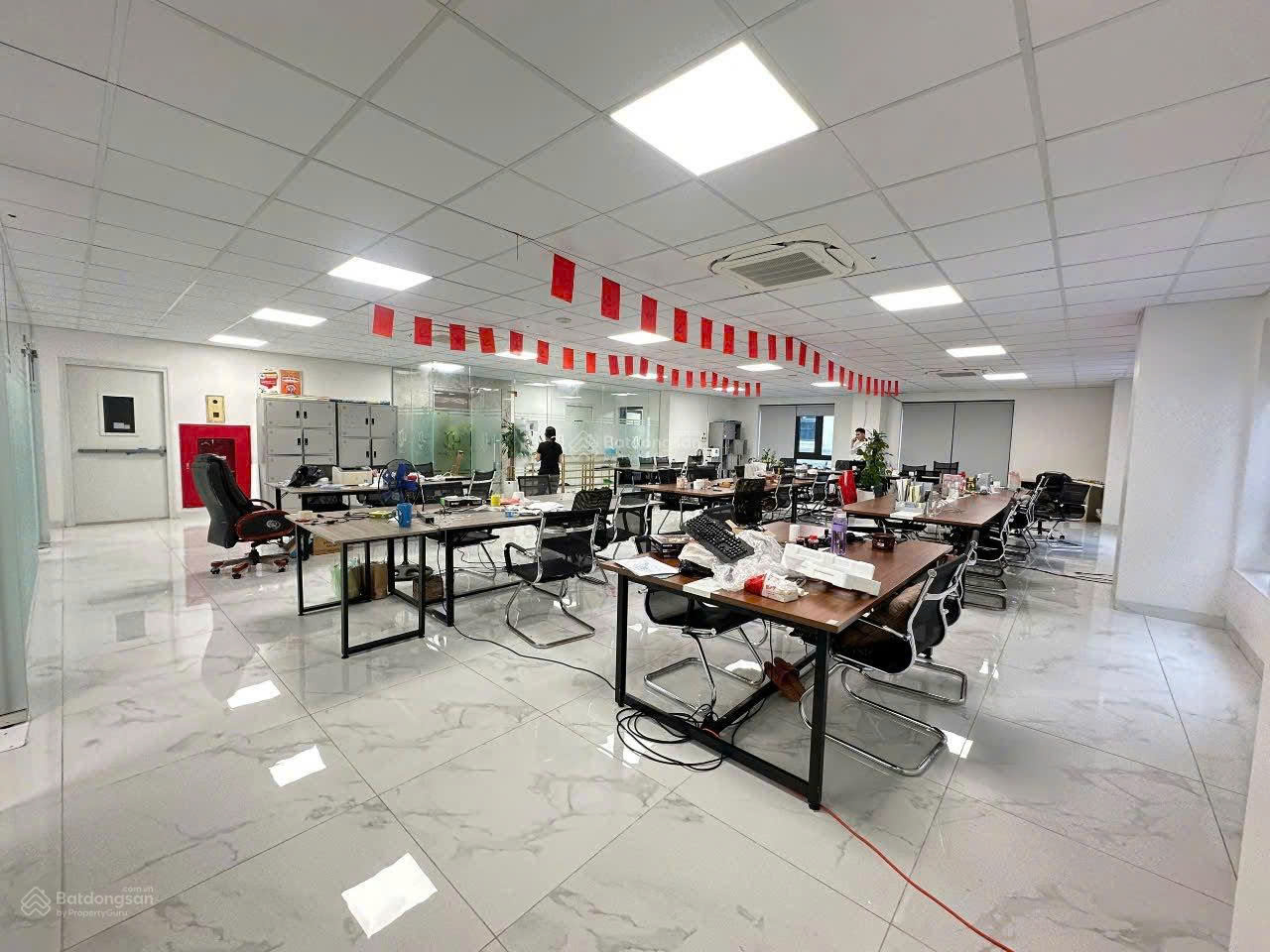 CHO THUÊ VĂN PHÒNG 170M² TẠI NGÕ 168 NGUYỄN XIỂN – GIÁ CHỈ 16 TRIỆU/THÁNG