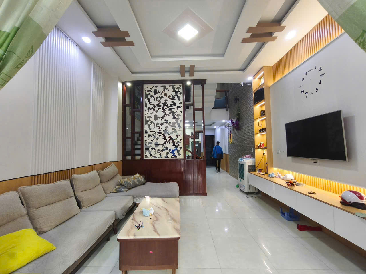 CHO THUÊ NHÀ FULL NỘI THẤT – 3 PHÒNG NGỦ – GARA Ô TÔ – CÁCH BIỂN CHỈ 5 PHÚT – HÒA MINH, LIÊN CHIỂU, ĐÀ NẴNG  Giá thuê: 15 triệu/tháng.