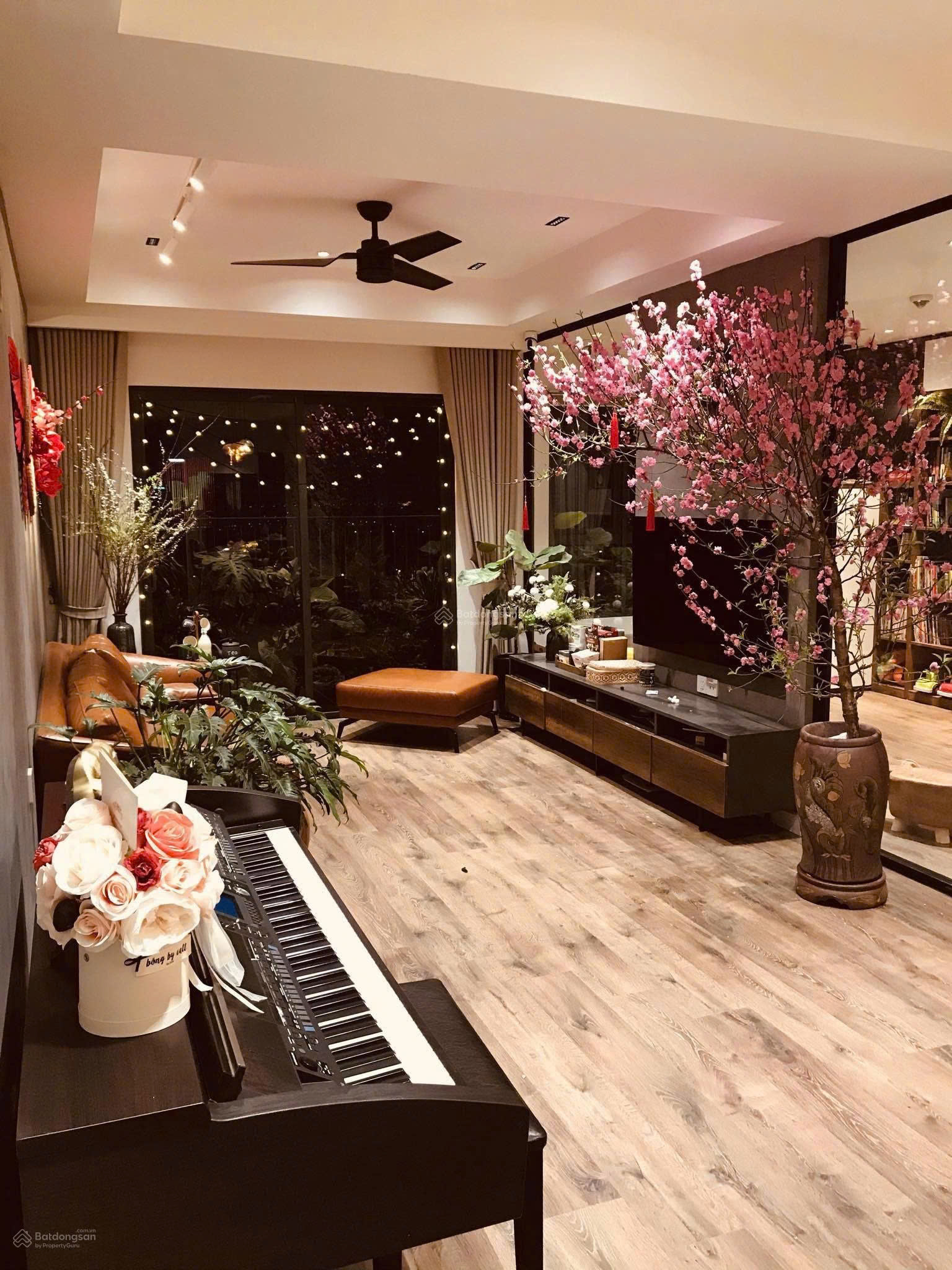CHO THUÊ CĂN GÓC 3PN – 102M² KOSMO TÂY HỒ | VIEW HỒ TÂY – SÔNG HỒNG CỰC HIẾM | CÓ SLOT Ô TÔ