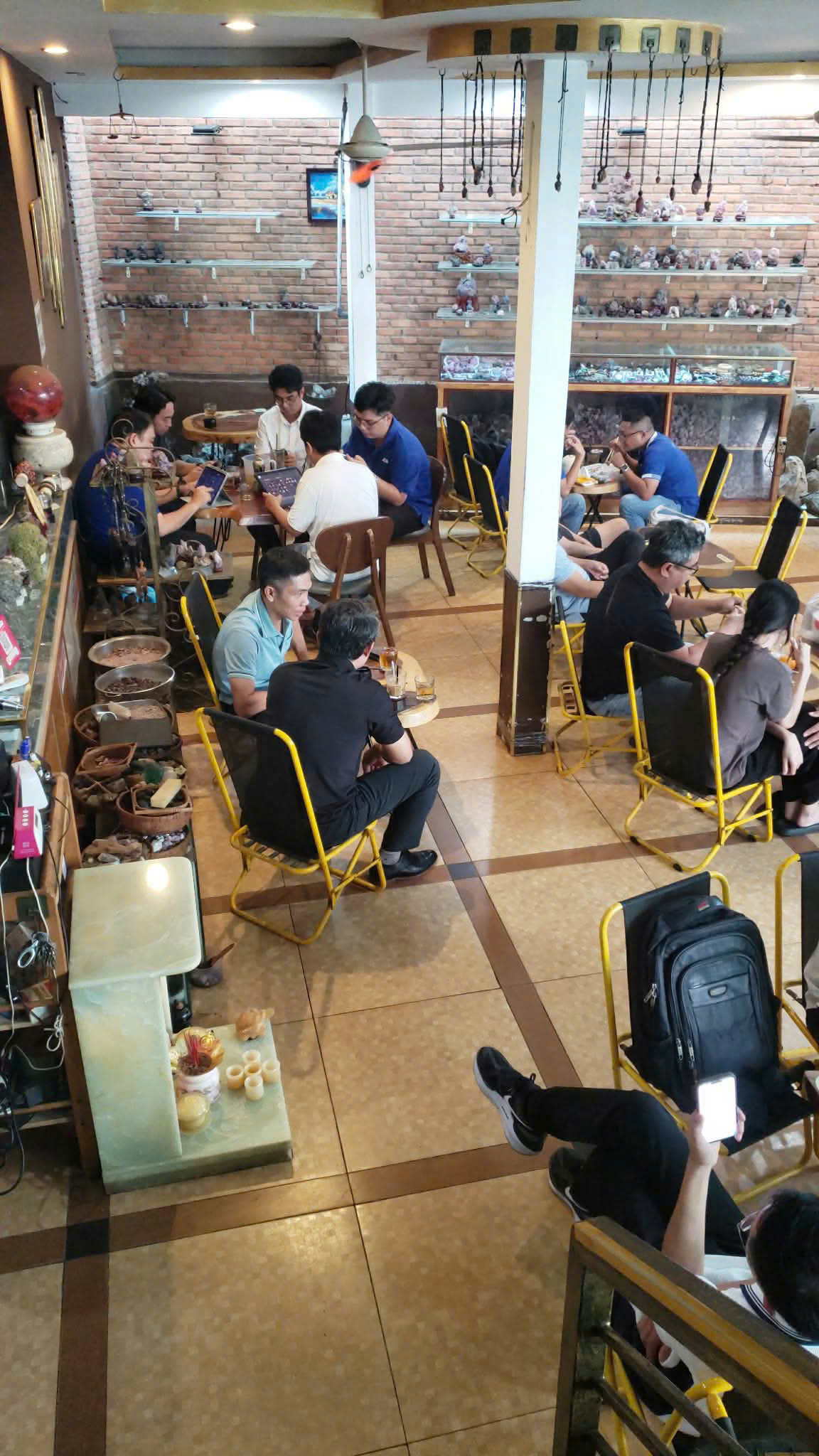 Sang Nhượng Quán Cafe Máy Lạnh – 2 Mặt Bằng – Quận 10 TP HCM