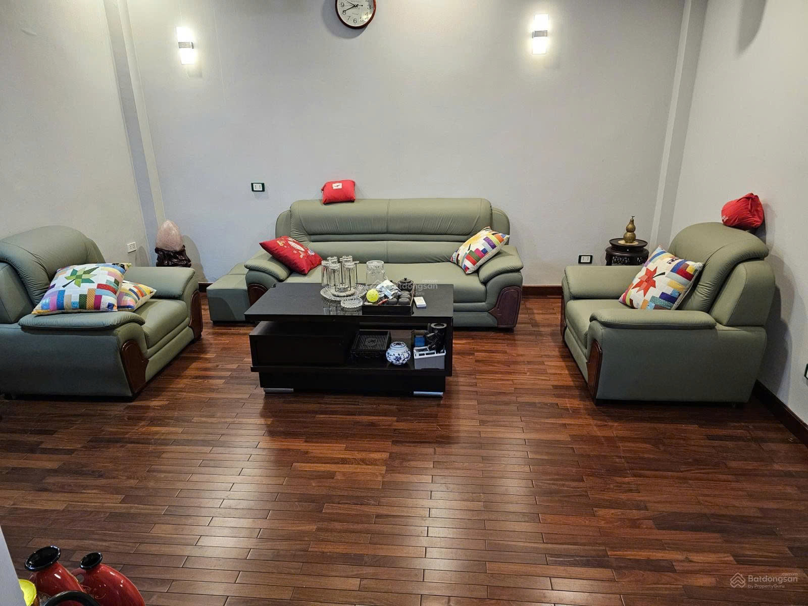 Cho thuê nhà riêng tại Tây Hồ, full nội thất xịn, chỉ xách vali vào ở (99 Âu Cơ)