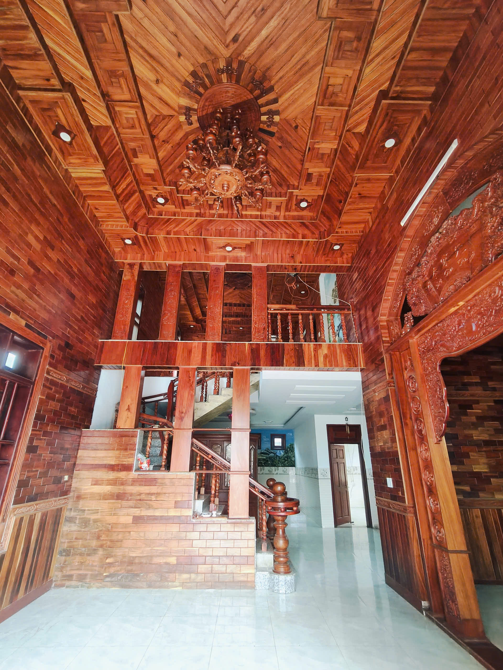 CẦN TÌM CHỦ CHO CĂN BIỆT THỰ FULL GỖ – TRUNG TÂM TP. ĐỒNG XOÀI- BÌNH PHƯỚC