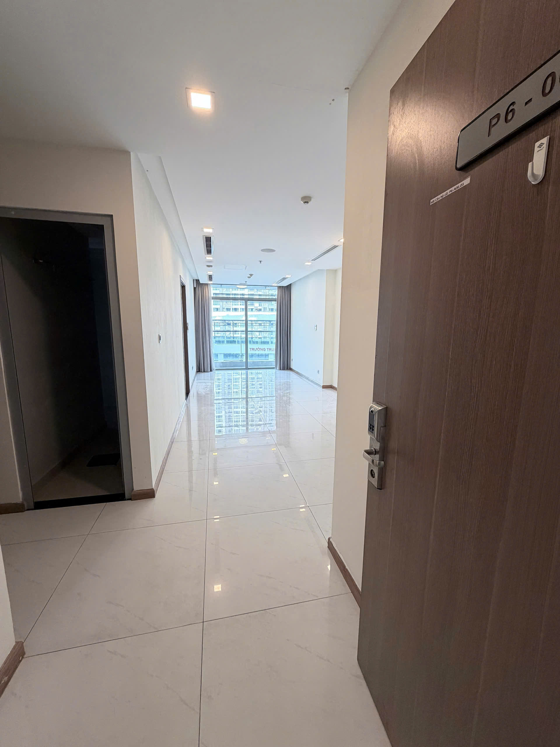 CHO THUÊ CĂN HỘ VINHOMES CENTRAL PARK – 2PN – VIEW TRỰC DIỆN VINSCHOOL – TẦNG THẤP, GIÁ 23 TRIỆU/THÁNG
