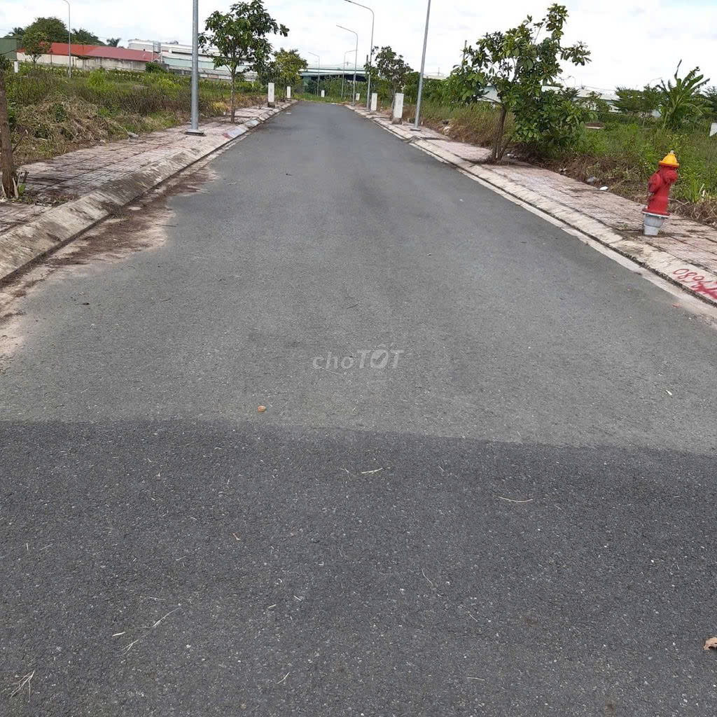 Cần bán lô đất thổ cư xã Tân Thông Hội 80m2