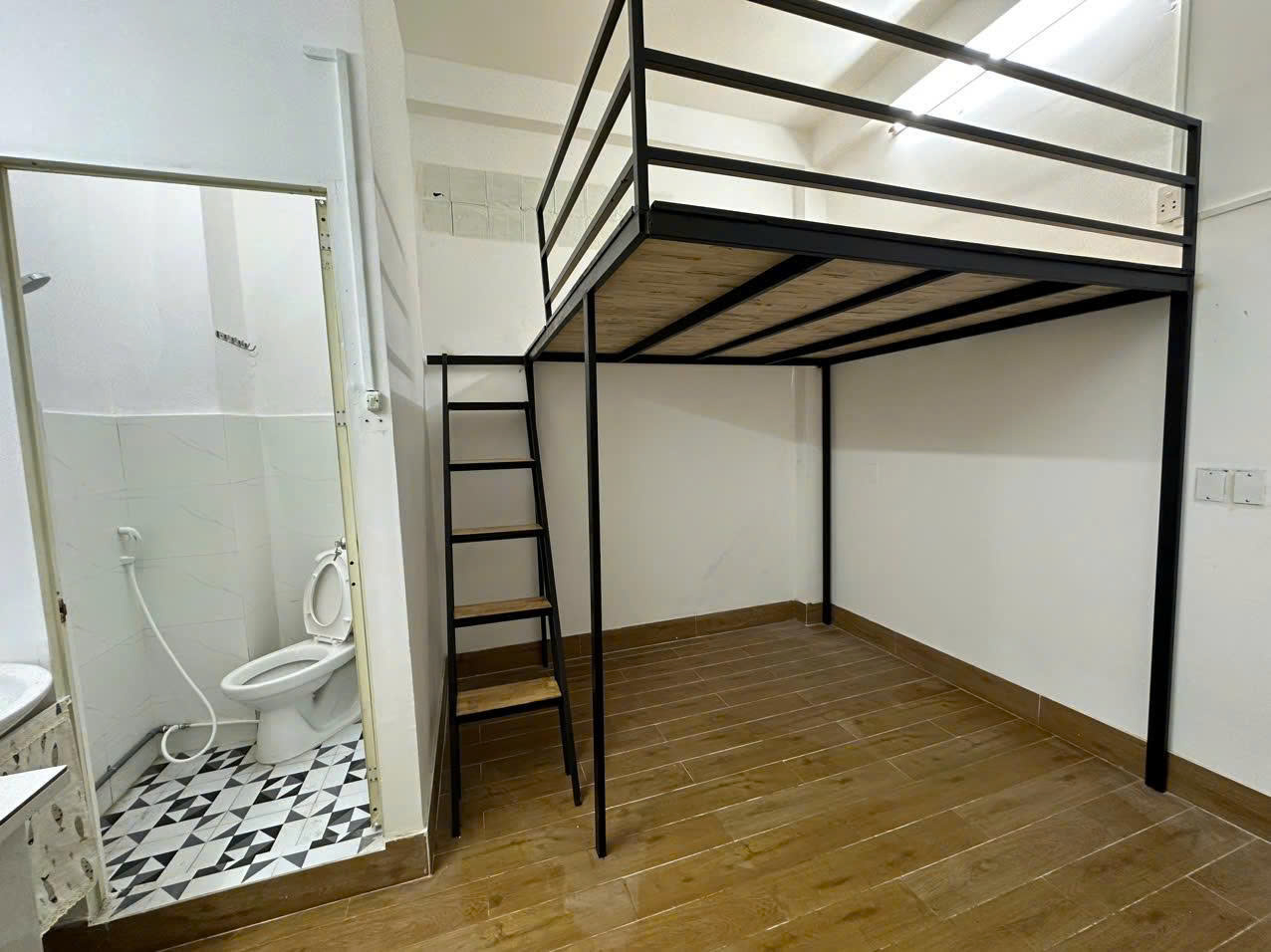 Cần sang nhượng phòng trọ có gác – vị trí trung tâm Bình Thạnh, giá tốt