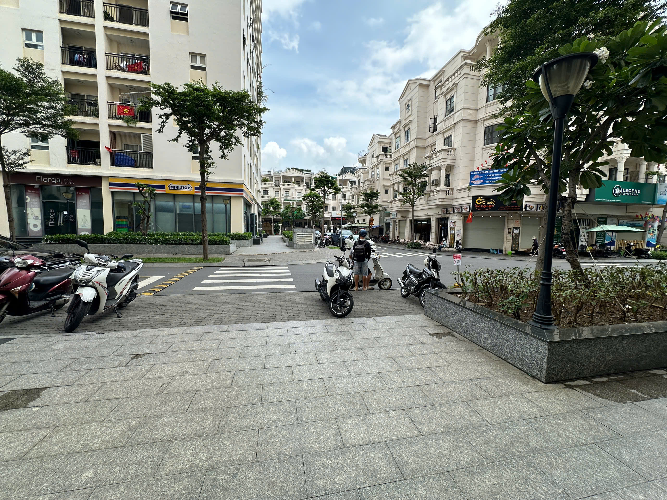 CHO THUÊ SHOPHOUSE MẶT TIỀN NGÃ BA – CITYLAND PARK HILLS, GÒ VẤP