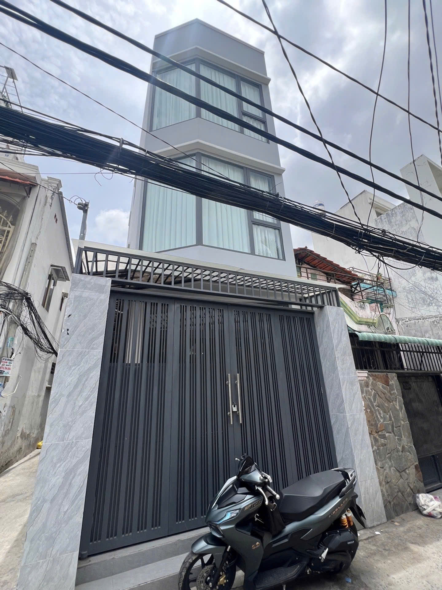 NHÀ ĐẸP TRUNG TÂM QUẬN 7 – FULL NỘI THẤT – CHỈ 10 PHÚT ĐẾN QUẬN 1