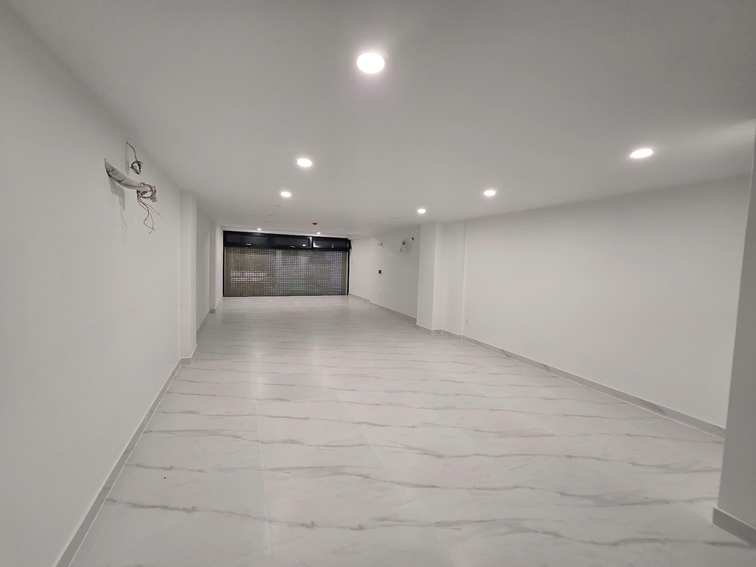 Chính chủ cần cho thuê nhanh tầng G (mặt tiền) và tầng 1 toà nhà 5  tầng mới xây thích hợp kinh doanh văn phòng