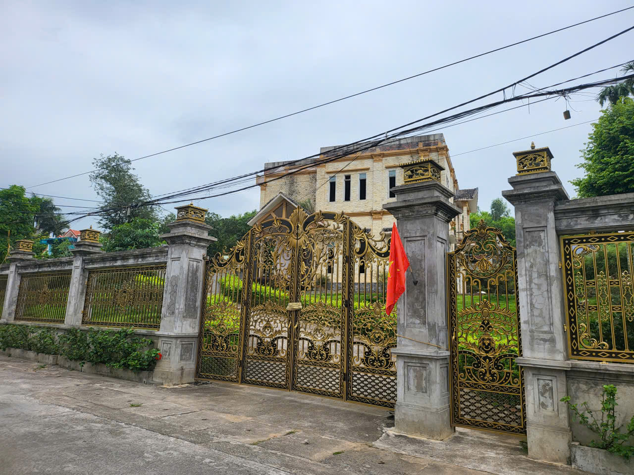 MỘT KHÔNG GIAN NHÀ VƯỜN HIẾM CÓ TẠI TRUNG TÂM HOÀNH BỒ - HẠ LONG