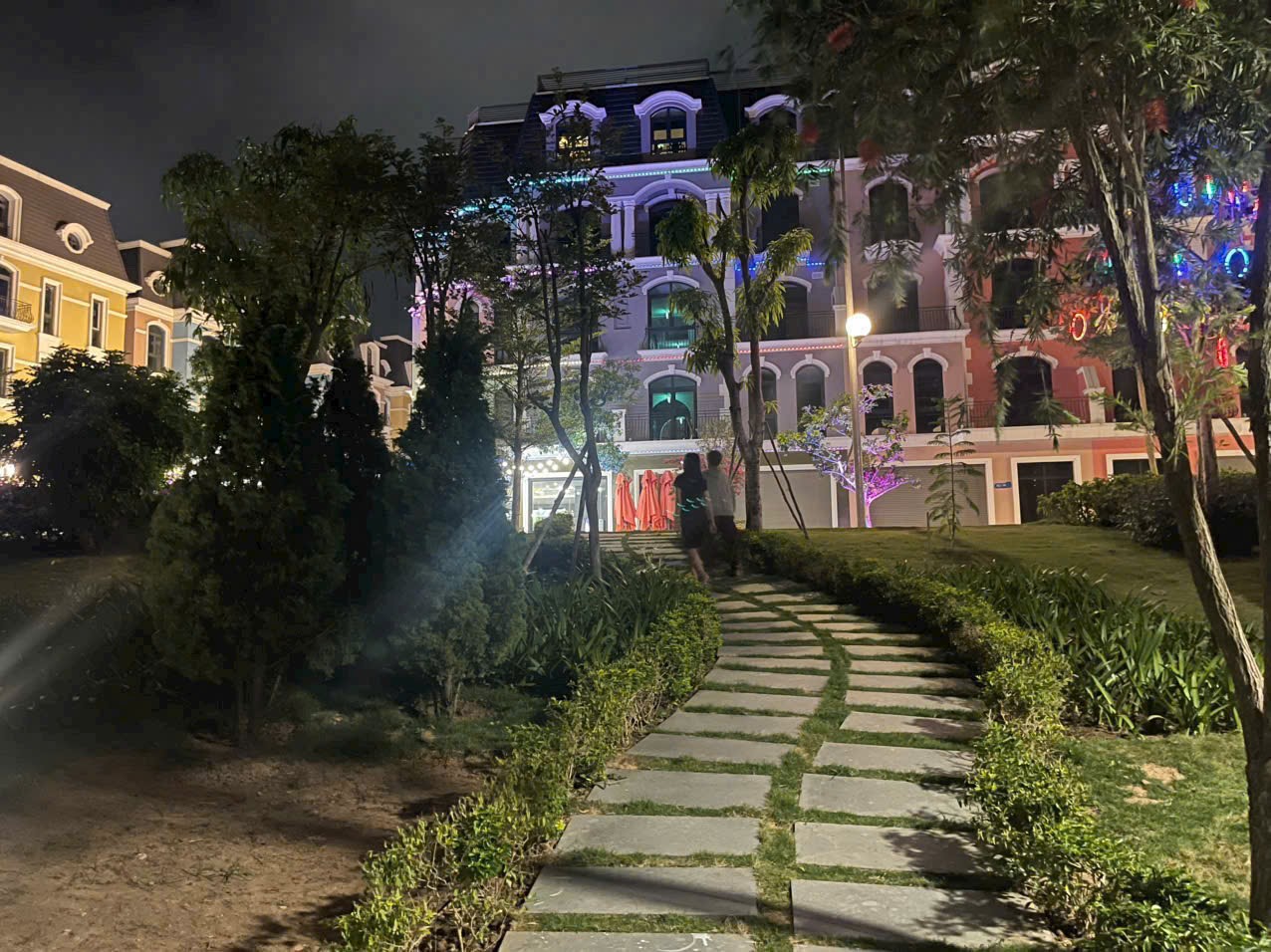 NGHỈ DƯỠNG ĐẲNG CẤP – ƯU ĐÃI MÙA HỘI TRƯỜNG VÀ THU ĐÔNG    Khu nghỉ dưỡng cao cấp Đồi Rồng -Phường Vạn Hương – Đồ Sơn, Hải Phòng