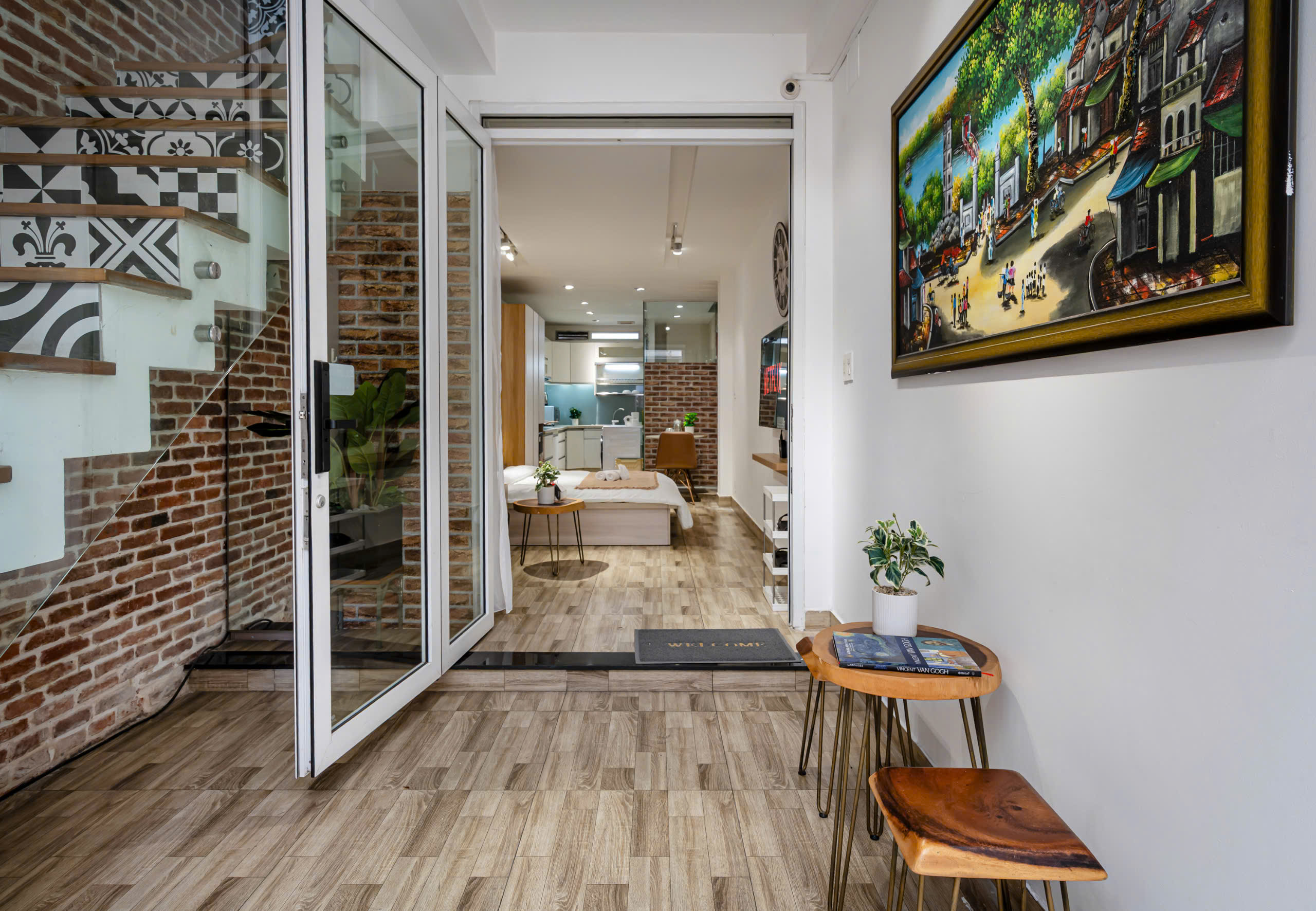 CHÍNH CHỦ BÁN NHÀ 1 Trệt 4 Lầu, DTSD: 200m2 Tại Quận 1, Gần Chợ Bến Thành