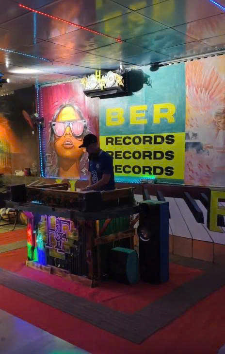 ►  SANG NHƯỢNG QUÁN PUB ĐẸP – CHỈ 100 TRIỆU, VÀO KINH DOANH NGAY!
